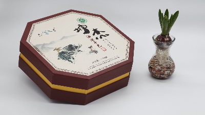 享受清真美味，引領(lǐng)世界食尚！坤杰牛干巴天地蓋禮盒定做